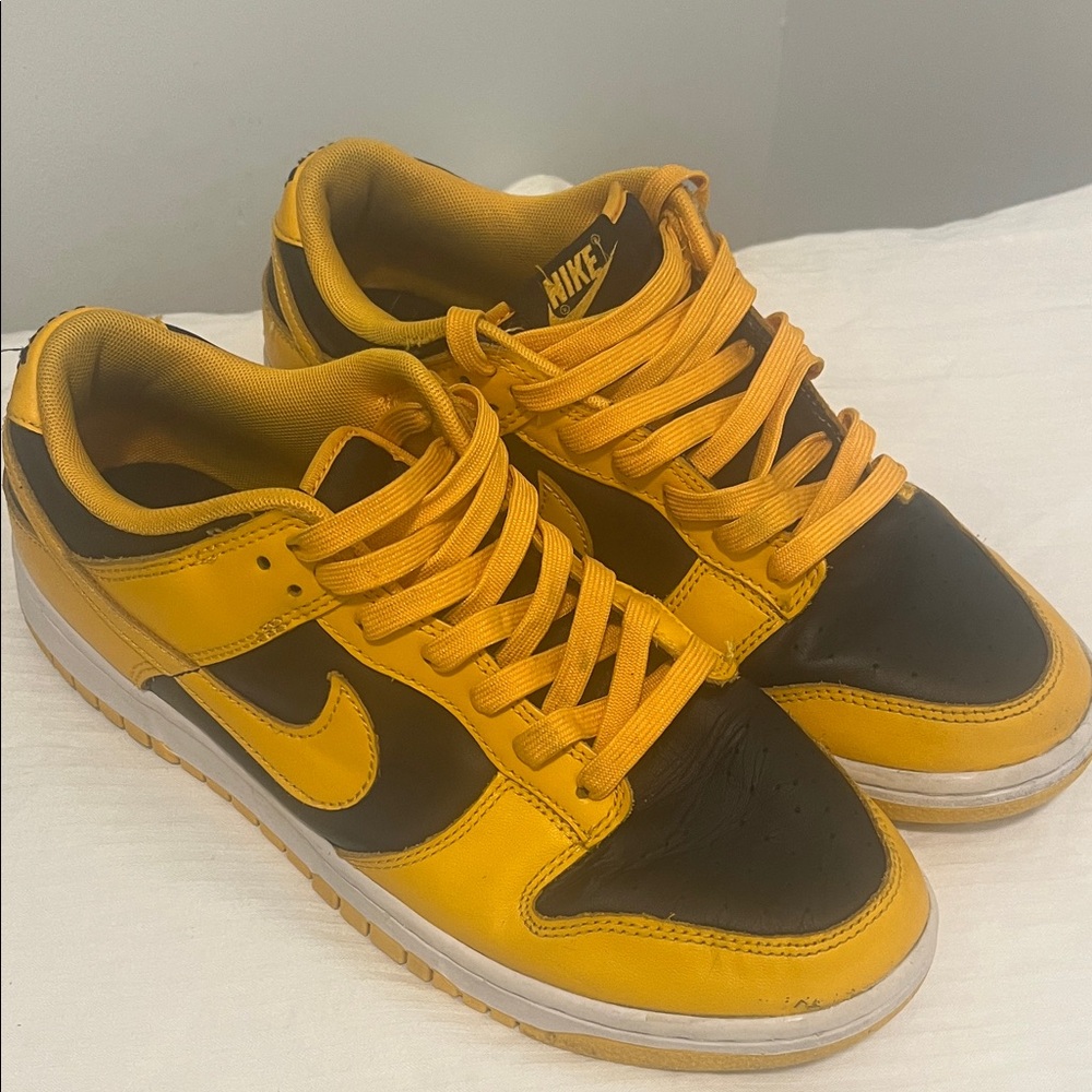 Nike Men's Black and Yellow Sneakers